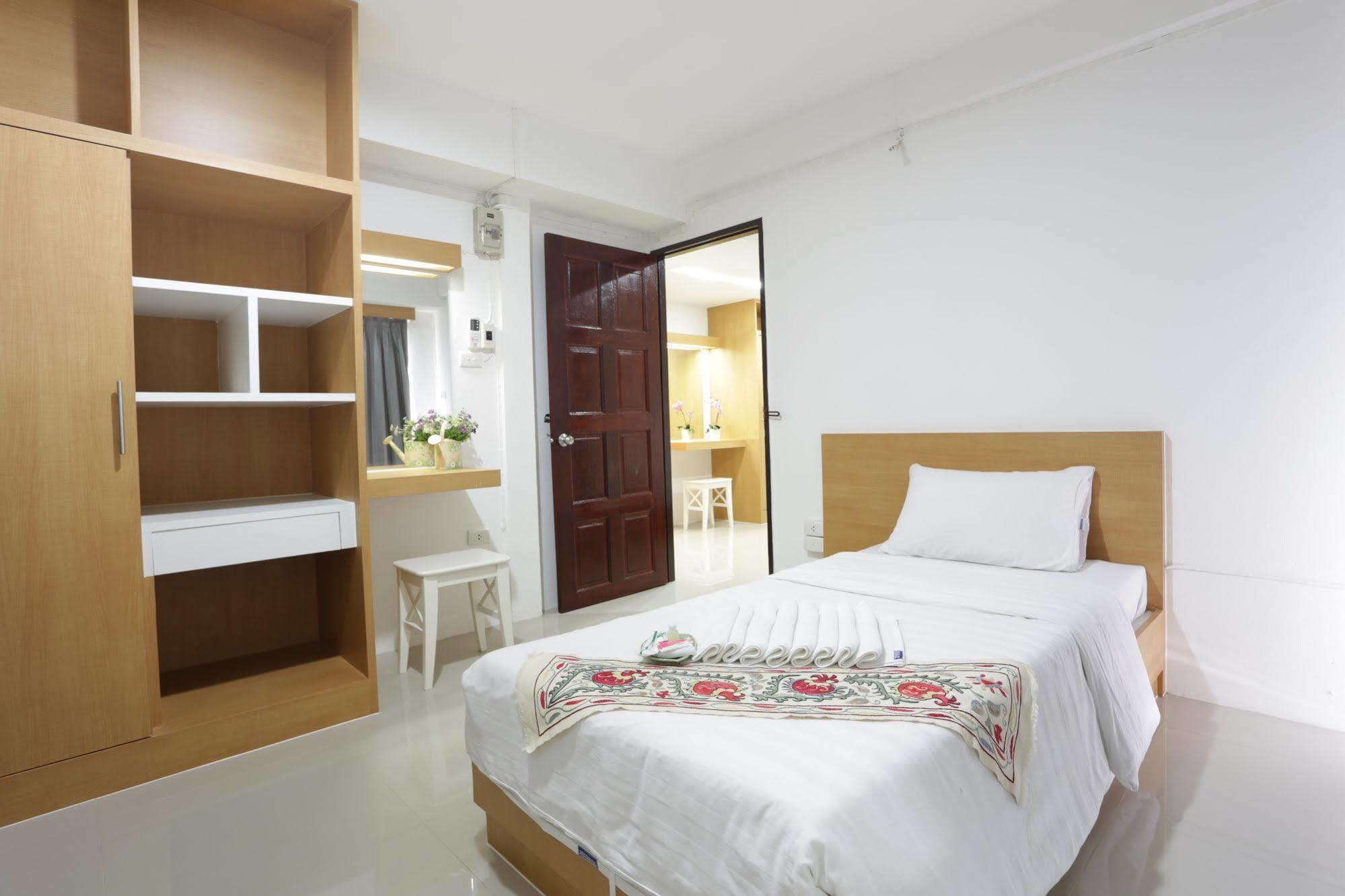 Beerapan Hotel Bangkok Kültér fotó