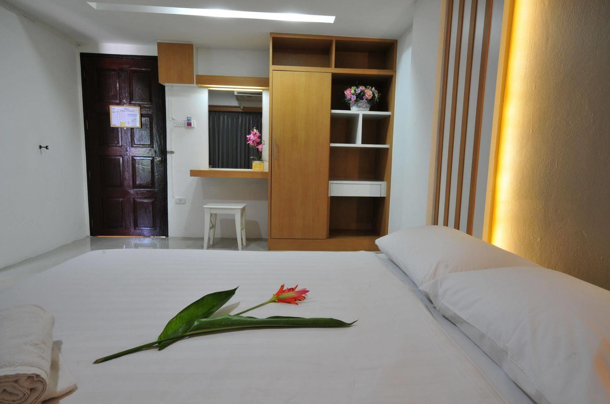 Beerapan Hotel Bangkok Kültér fotó