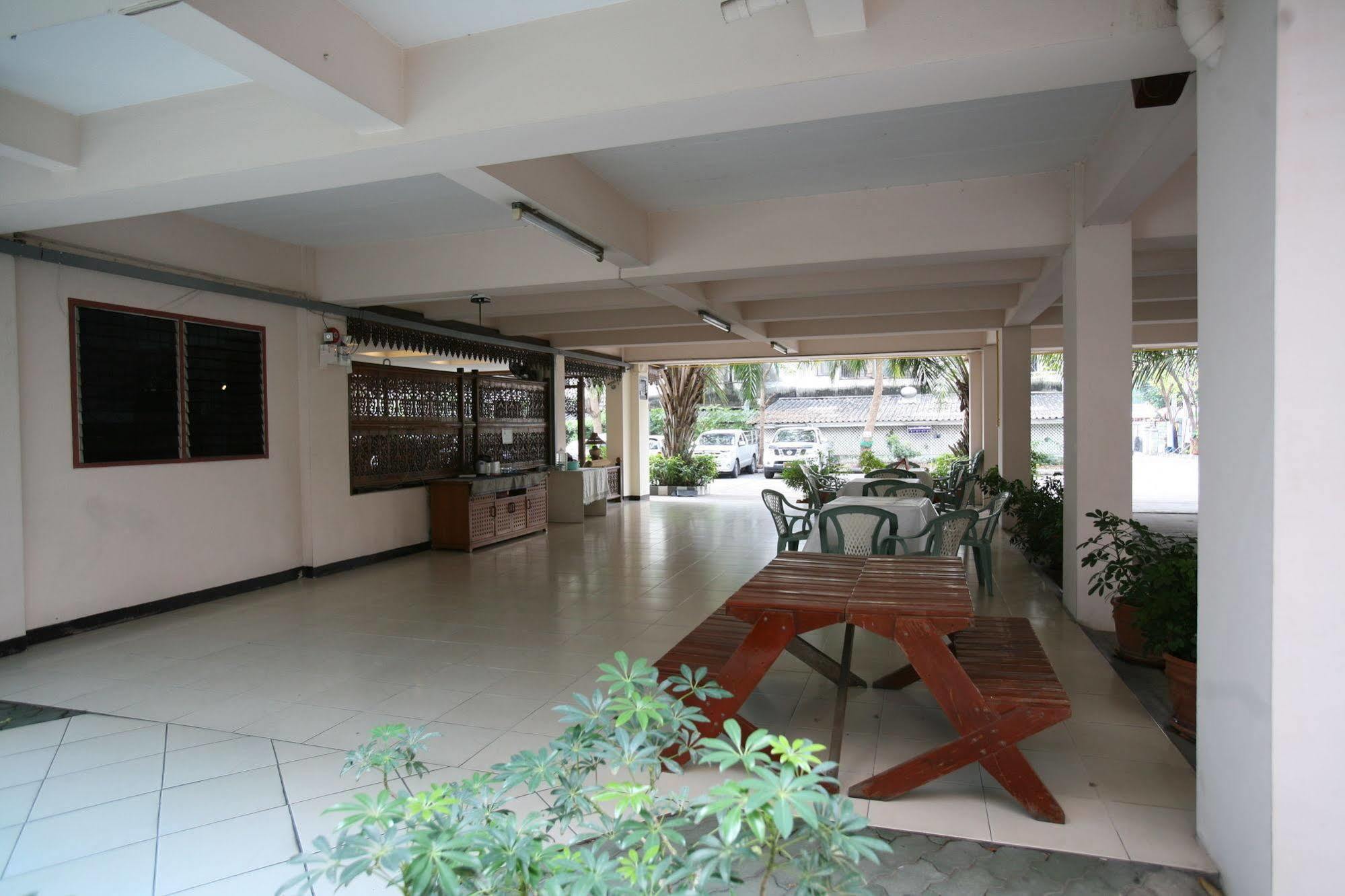 Beerapan Hotel Bangkok Kültér fotó